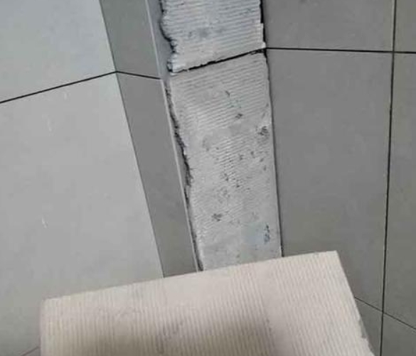 清丰瓷砖空鼓维修公司分享下厨房瓷砖脱落的补救措施。